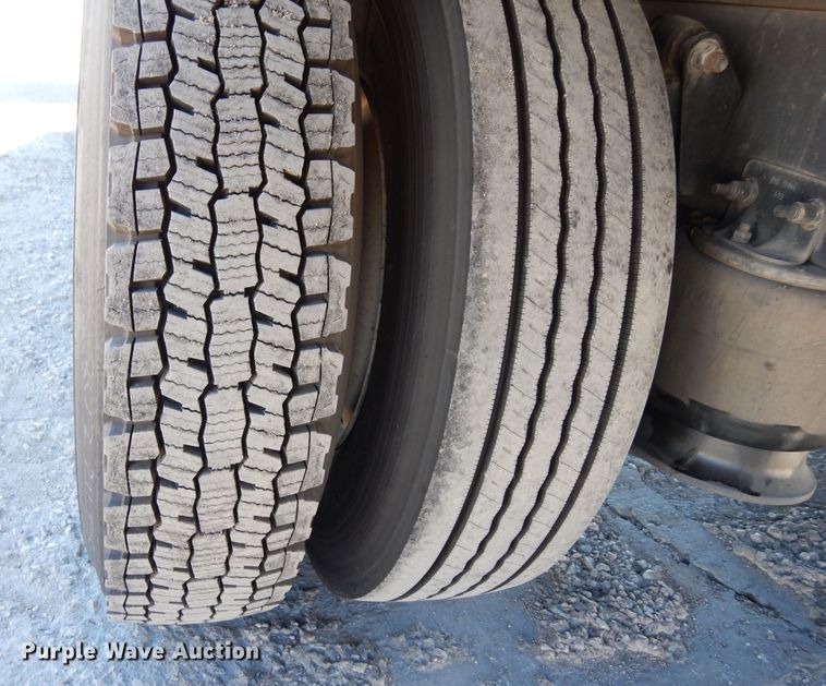 image for item DH7335 2015 Freightliner M2 106  box truck