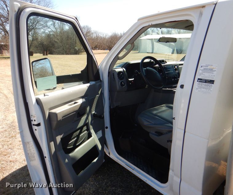 image for item DH7337 2012 Ford E450 Super Duty  box truck