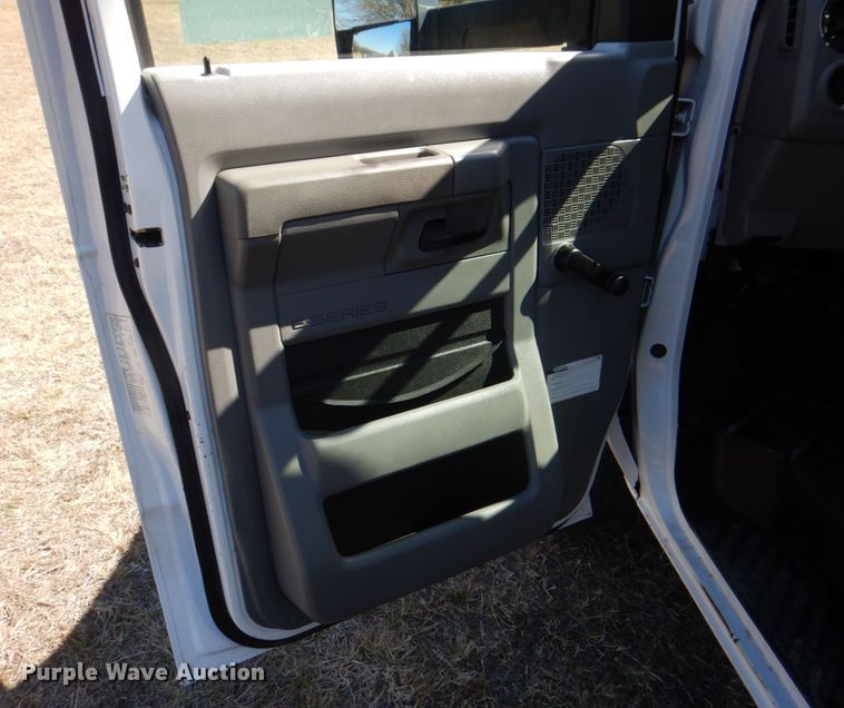 image for item DH7337 2012 Ford E450 Super Duty  box truck