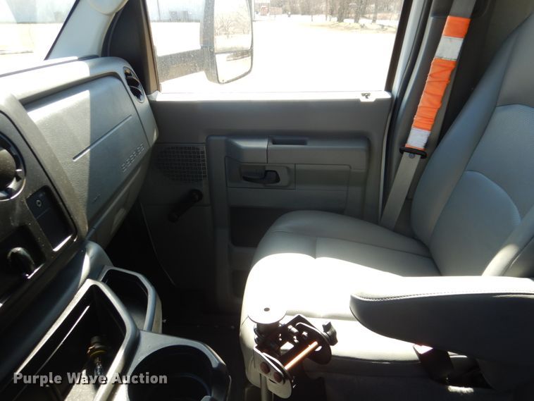 image for item DH7337 2012 Ford E450 Super Duty  box truck