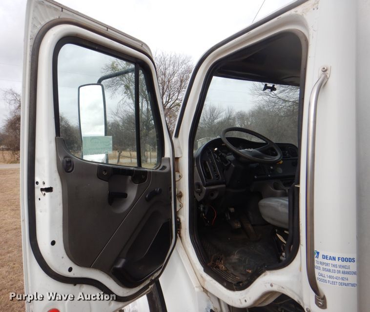 image for item DH7339 2006 Freightliner Business Class M2 106  box truck