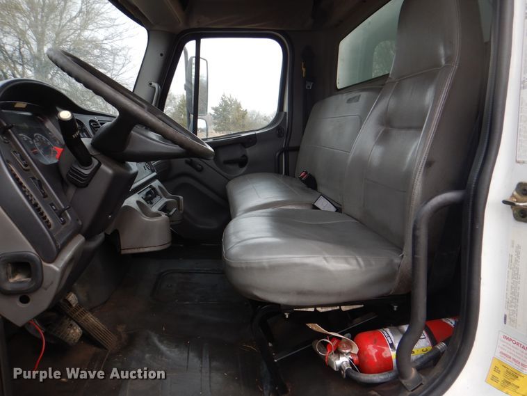 image for item DH7339 2006 Freightliner Business Class M2 106  box truck