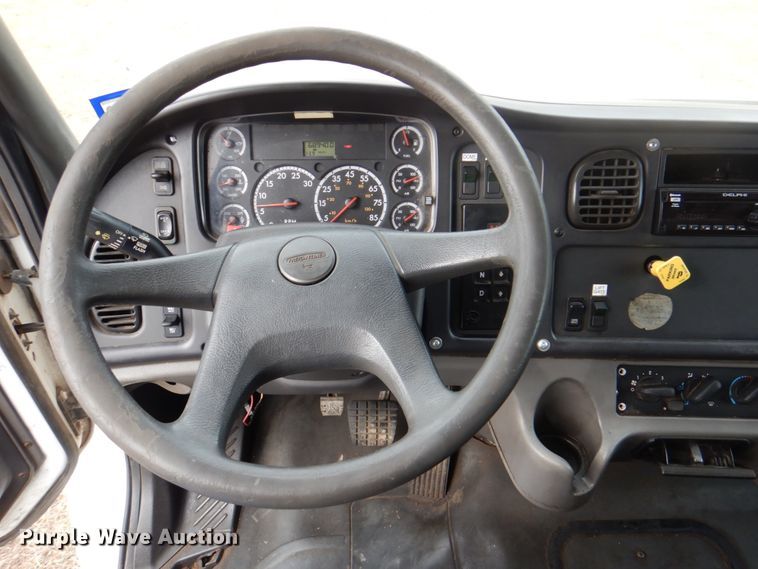 image for item DH7339 2006 Freightliner Business Class M2 106  box truck