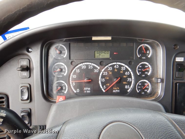 image for item DH7339 2006 Freightliner Business Class M2 106  box truck