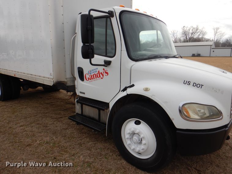 image for item DH7339 2006 Freightliner Business Class M2 106  box truck