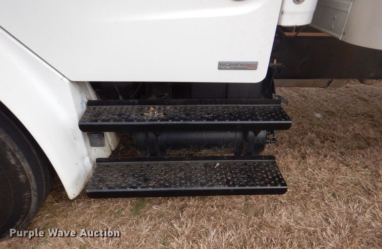 image for item DH7339 2006 Freightliner Business Class M2 106  box truck