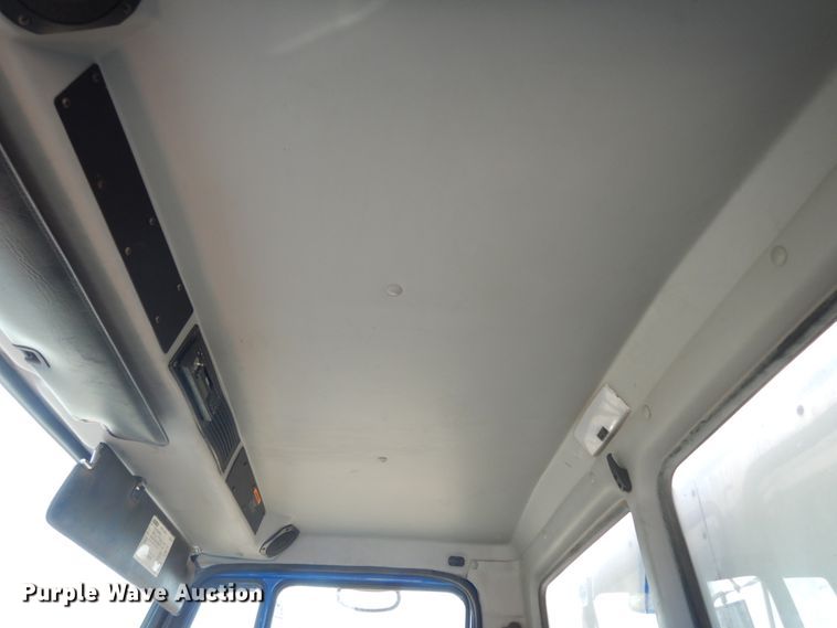 image for item DI8640 2000 Freightliner FL60  box truck