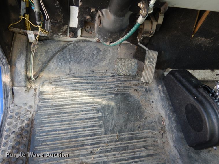 image for item DI8640 2000 Freightliner FL60  box truck