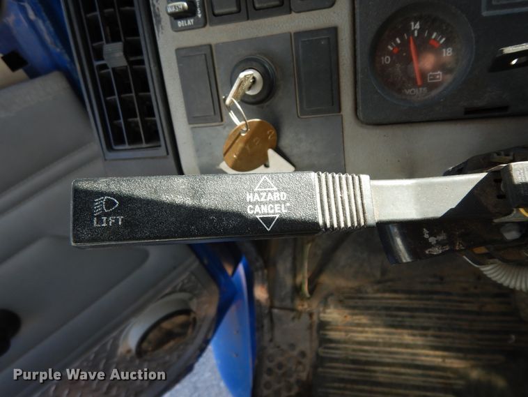 image for item DI8640 2000 Freightliner FL60  box truck