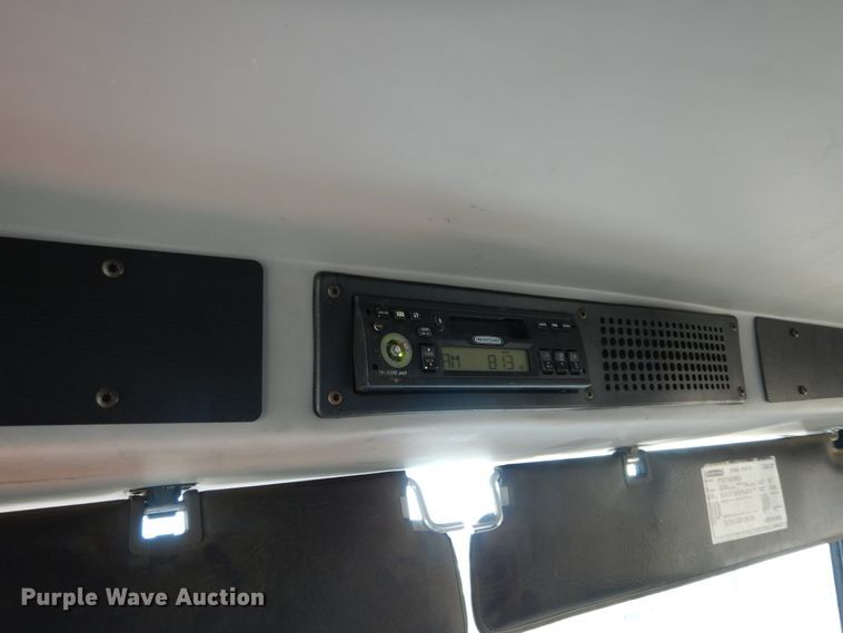 image for item DI8640 2000 Freightliner FL60  box truck