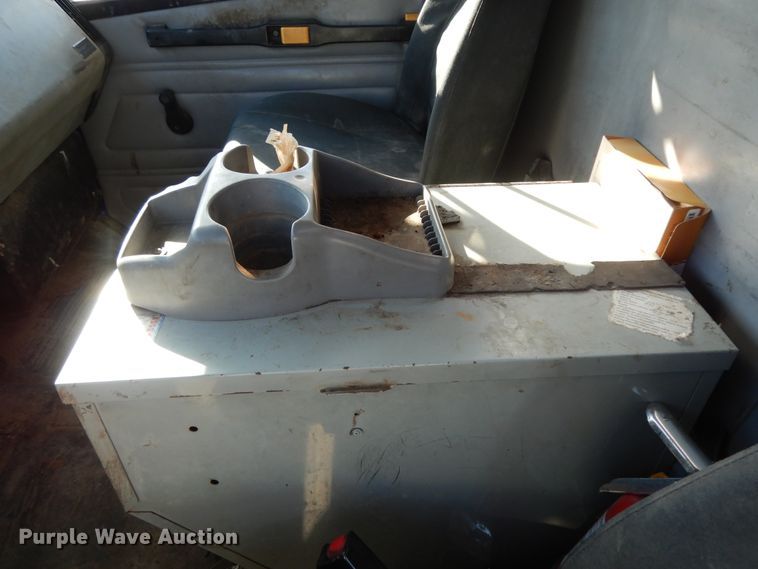 image for item DI8640 2000 Freightliner FL60  box truck