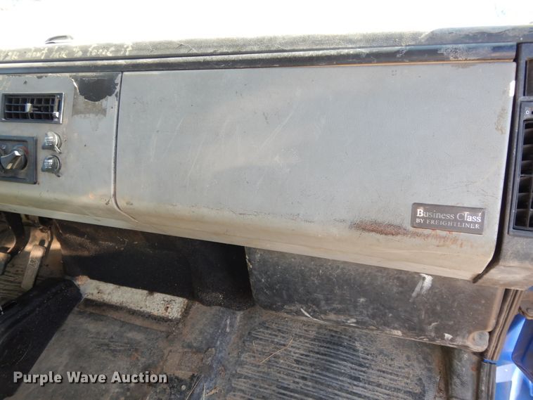 image for item DI8640 2000 Freightliner FL60  box truck