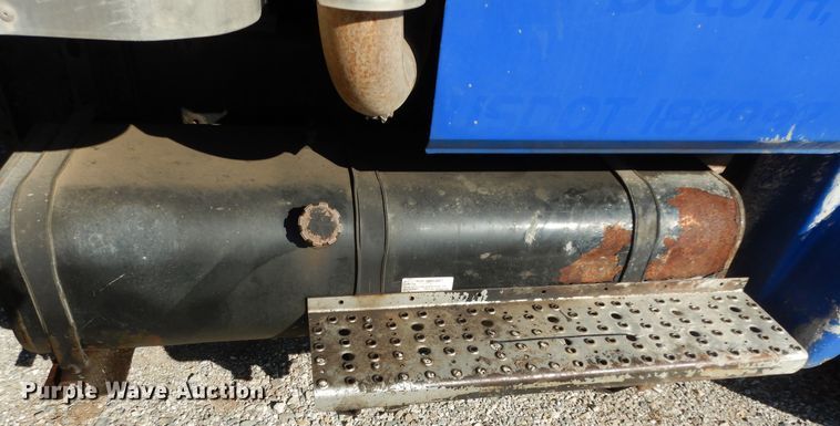 image for item DI8640 2000 Freightliner FL60  box truck