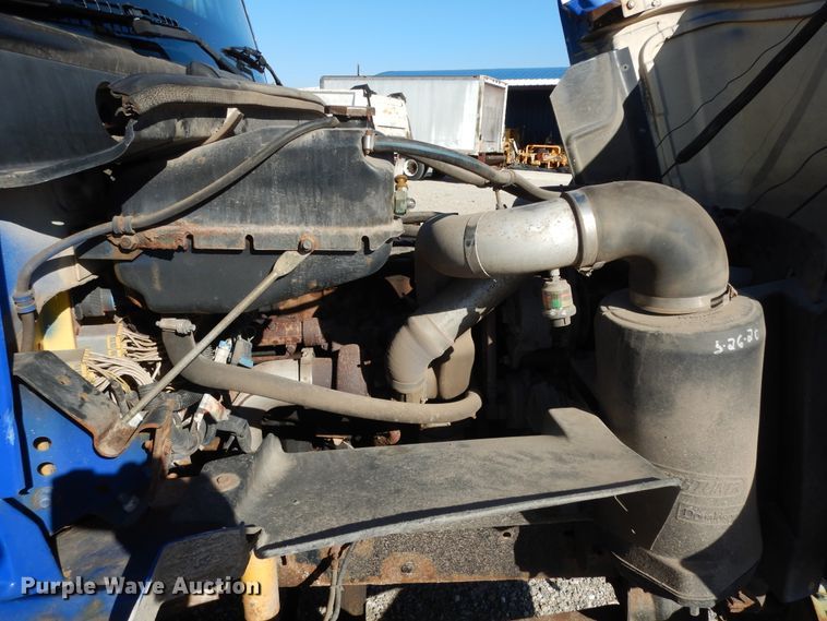 image for item DI8640 2000 Freightliner FL60  box truck