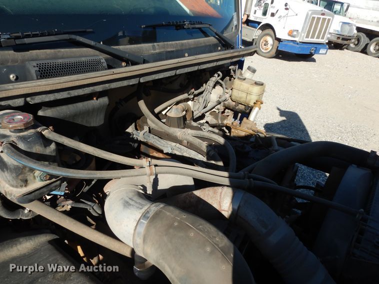 image for item DI8640 2000 Freightliner FL60  box truck