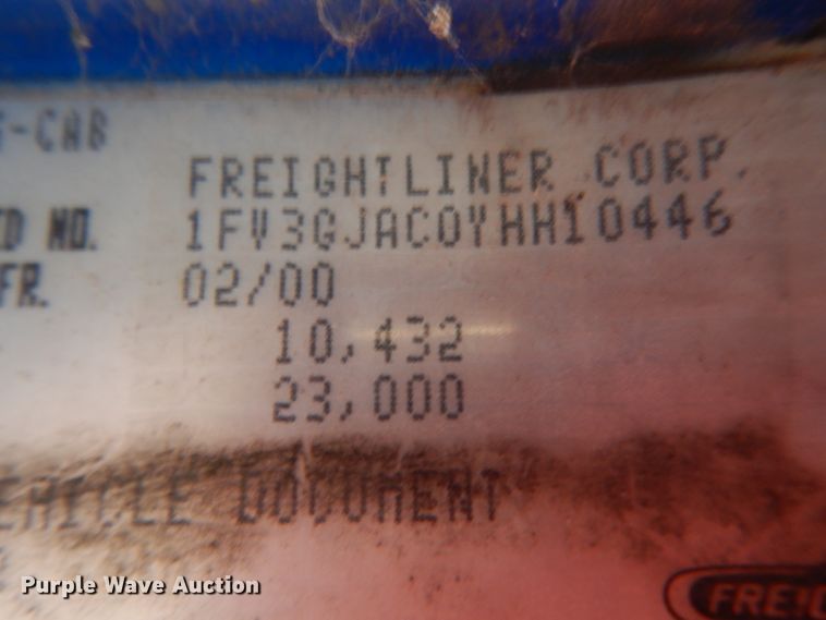 image for item DI8640 2000 Freightliner FL60  box truck