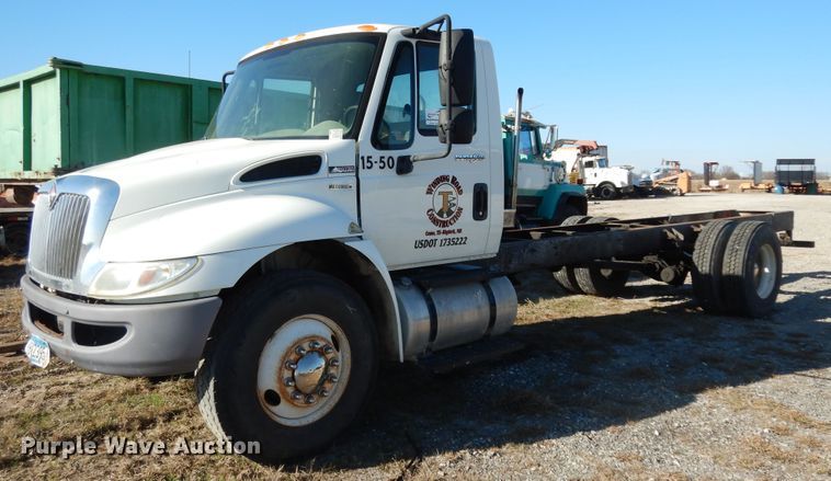 image for item DI8641 2011 International 4300 SBA  truck cab and chassis