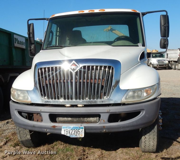 image for item DI8641 2011 International 4300 SBA  truck cab and chassis