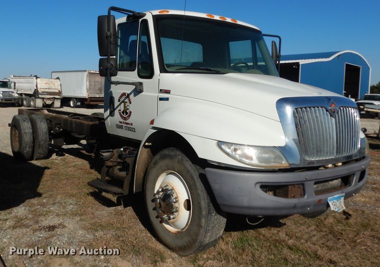 image for item DI8641 2011 International 4300 SBA  truck cab and chassis