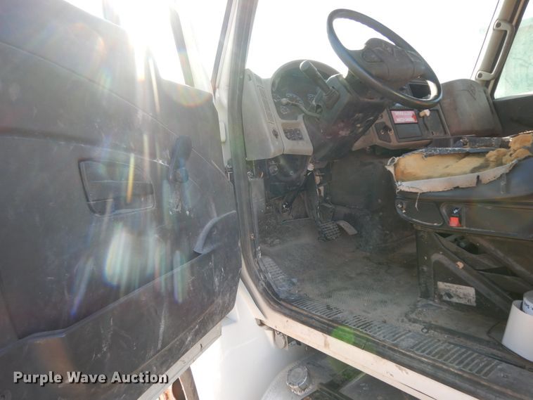 image for item DI8641 2011 International 4300 SBA  truck cab and chassis