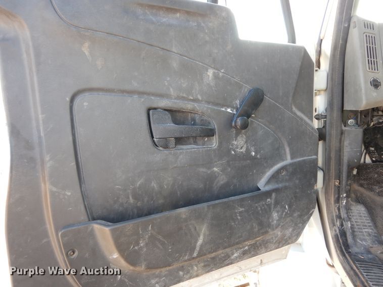 image for item DI8641 2011 International 4300 SBA  truck cab and chassis