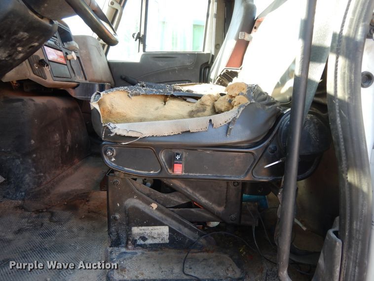 image for item DI8641 2011 International 4300 SBA  truck cab and chassis