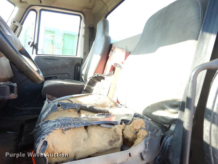 image for item DI8641 2011 International 4300 SBA  truck cab and chassis