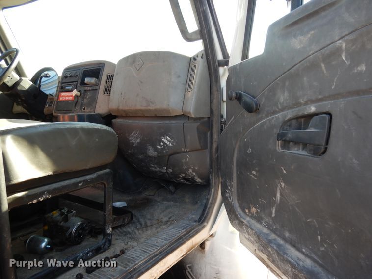 image for item DI8641 2011 International 4300 SBA  truck cab and chassis