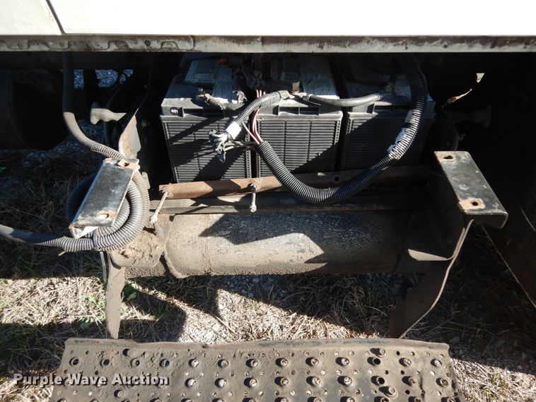 image for item DI8641 2011 International 4300 SBA  truck cab and chassis