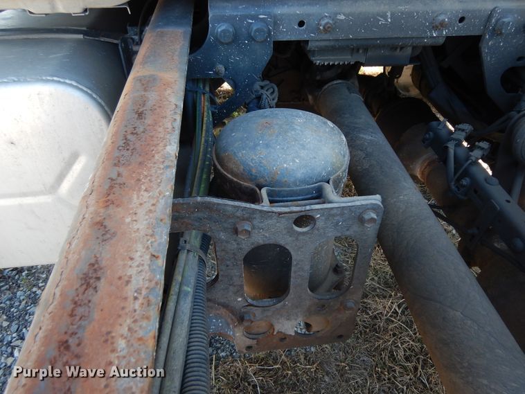 image for item DI8641 2011 International 4300 SBA  truck cab and chassis