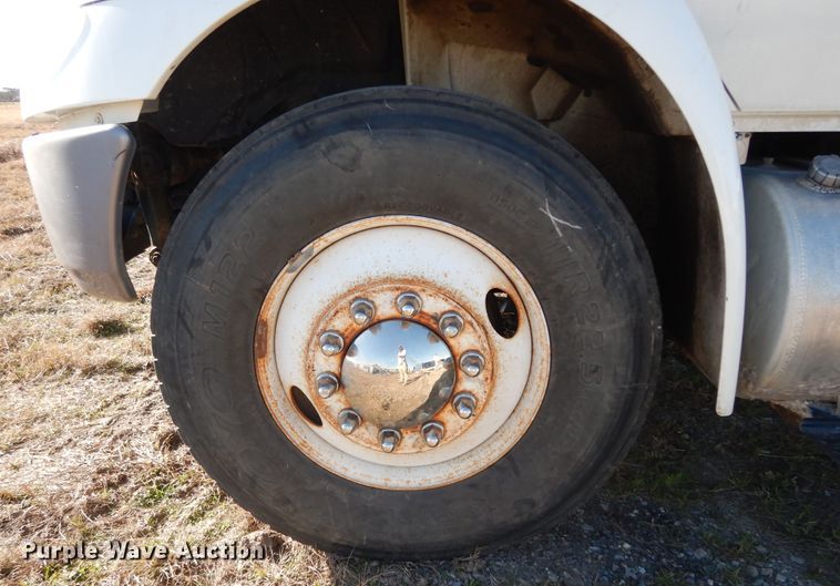 image for item DI8641 2011 International 4300 SBA  truck cab and chassis