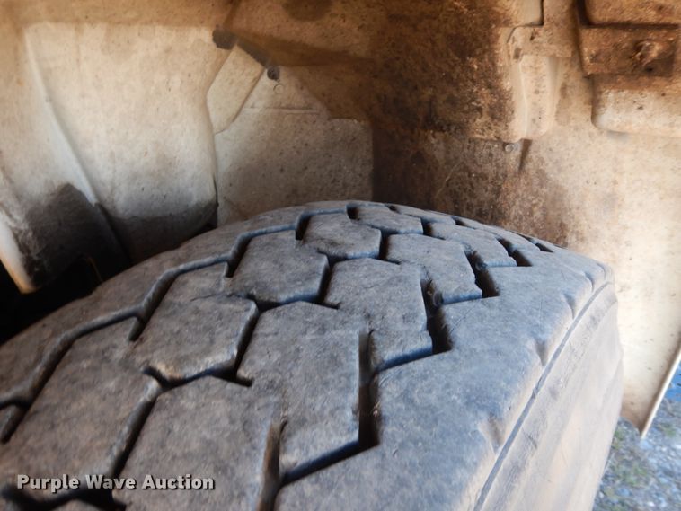 image for item DI8641 2011 International 4300 SBA  truck cab and chassis