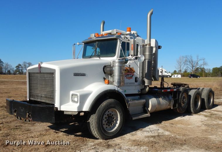 image for item DI8652 2006 Kenworth T800  semi truck