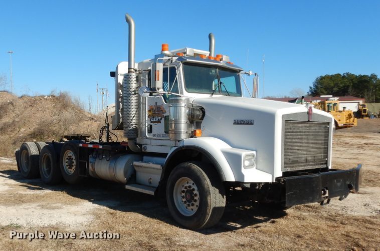 image for item DI8652 2006 Kenworth T800  semi truck