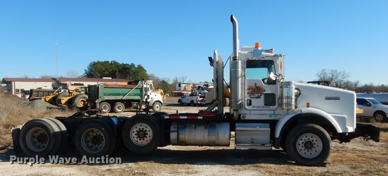 image for item DI8652 2006 Kenworth T800  semi truck
