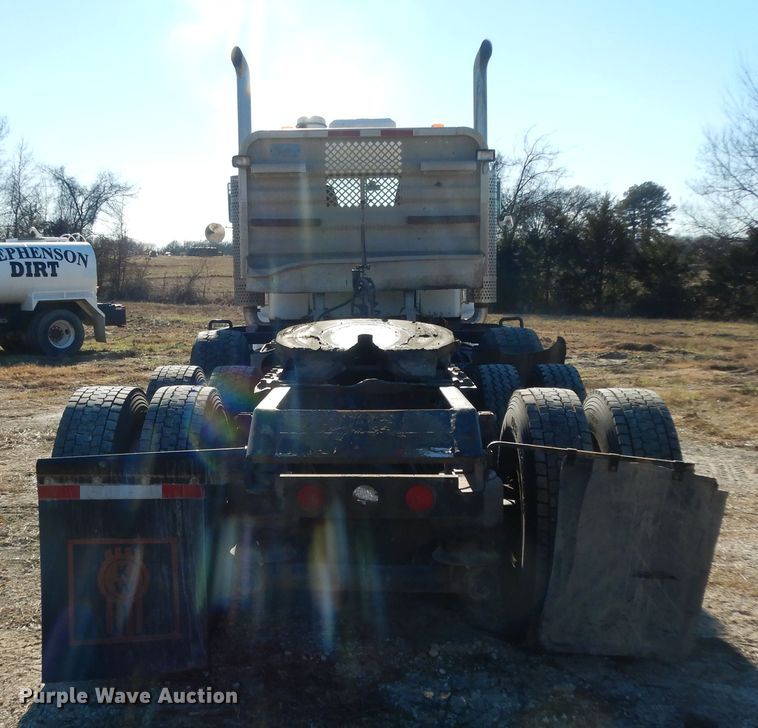 image for item DI8652 2006 Kenworth T800  semi truck