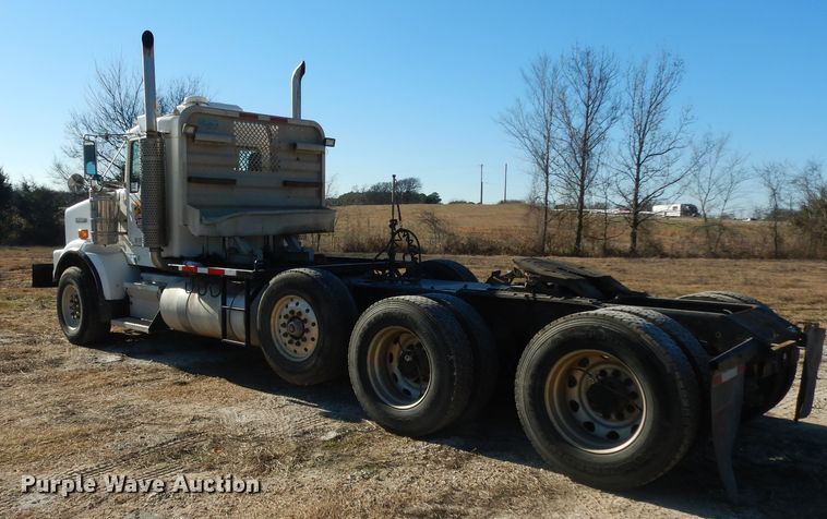 image for item DI8652 2006 Kenworth T800  semi truck