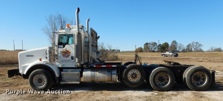 image for item DI8652 2006 Kenworth T800  semi truck