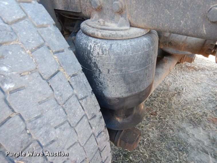 image for item DI8652 2006 Kenworth T800  semi truck