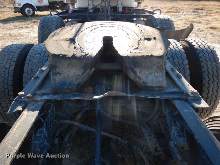 image for item DI8652 2006 Kenworth T800  semi truck