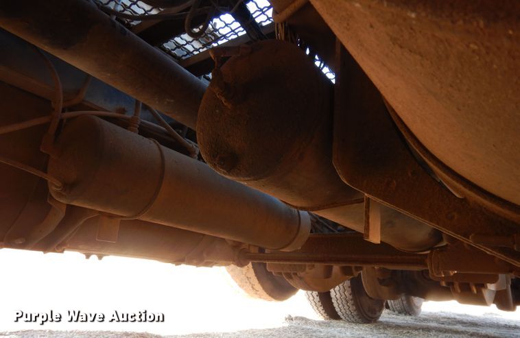 image for item DI8652 2006 Kenworth T800  semi truck