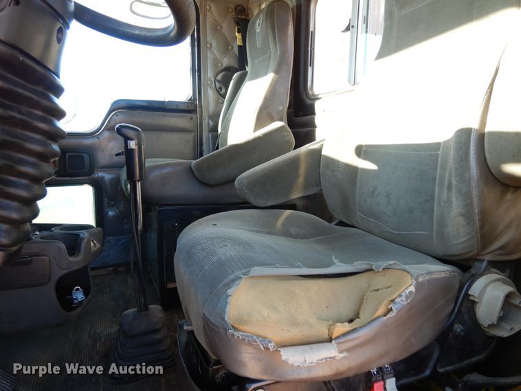 image for item DI8652 2006 Kenworth T800  semi truck