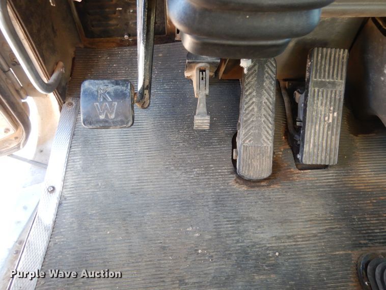 image for item DI8652 2006 Kenworth T800  semi truck