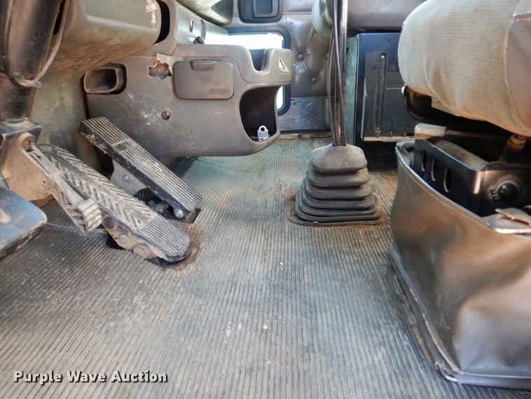 image for item DI8652 2006 Kenworth T800  semi truck