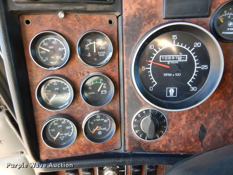 image for item DI8652 2006 Kenworth T800  semi truck