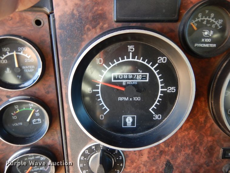 image for item DI8652 2006 Kenworth T800  semi truck