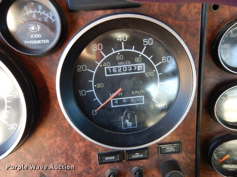 image for item DI8652 2006 Kenworth T800  semi truck