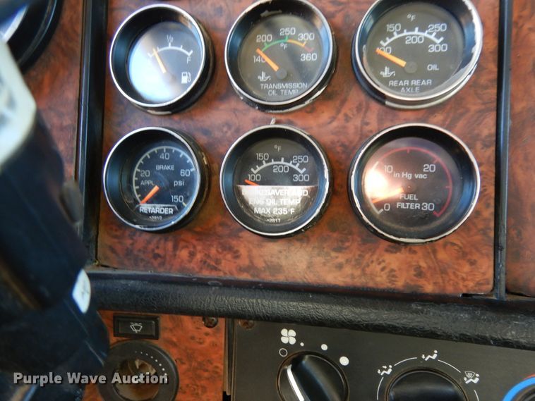 image for item DI8652 2006 Kenworth T800  semi truck