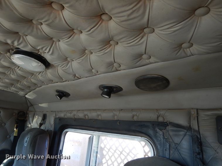 image for item DI8652 2006 Kenworth T800  semi truck