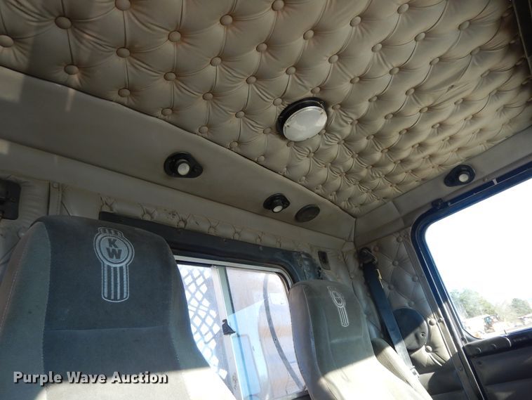 image for item DI8652 2006 Kenworth T800  semi truck